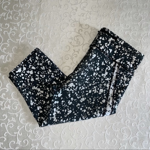 Fabletics Splatter Print Capri Crop Leggings - Picture 9 of 16